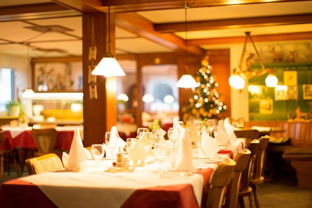 Gasthaus Zum Hirschen Фуртванген Екстериор снимка