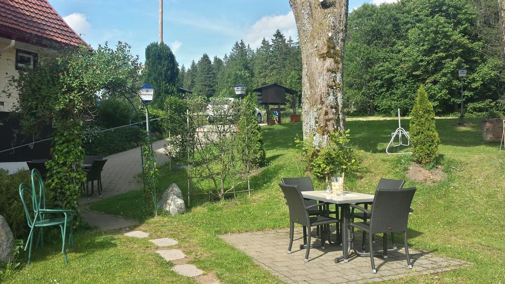 Gasthaus Zum Hirschen Фуртванген Екстериор снимка