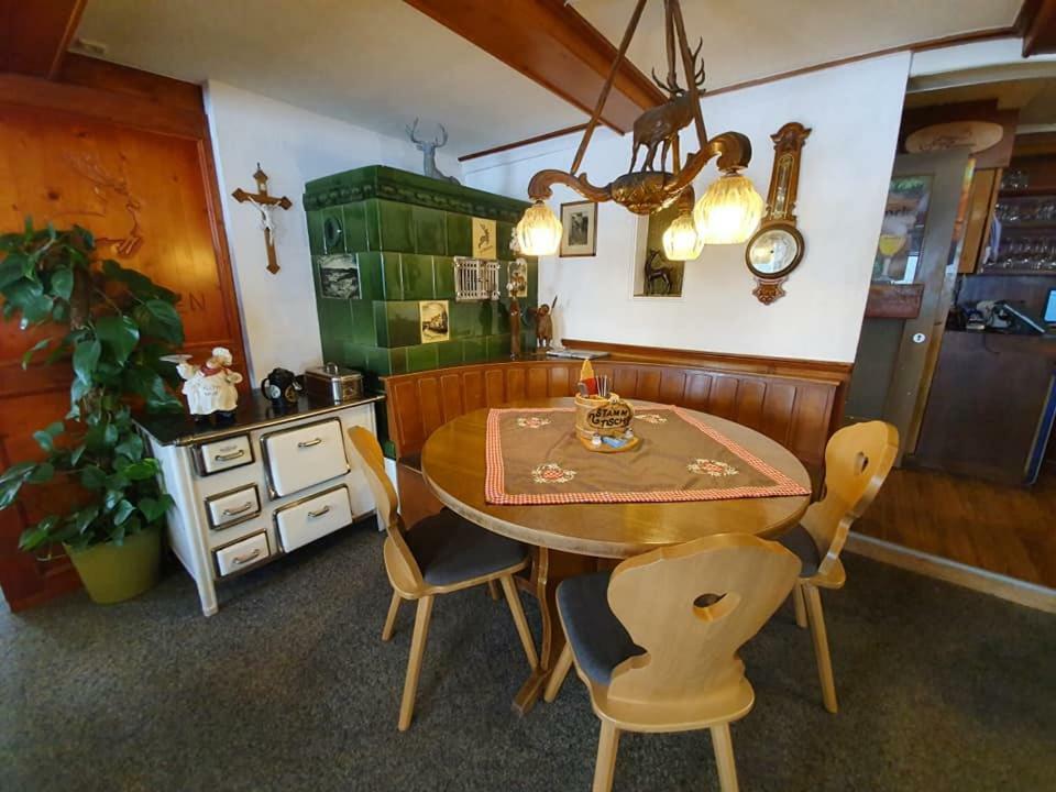 Gasthaus Zum Hirschen Фуртванген Екстериор снимка