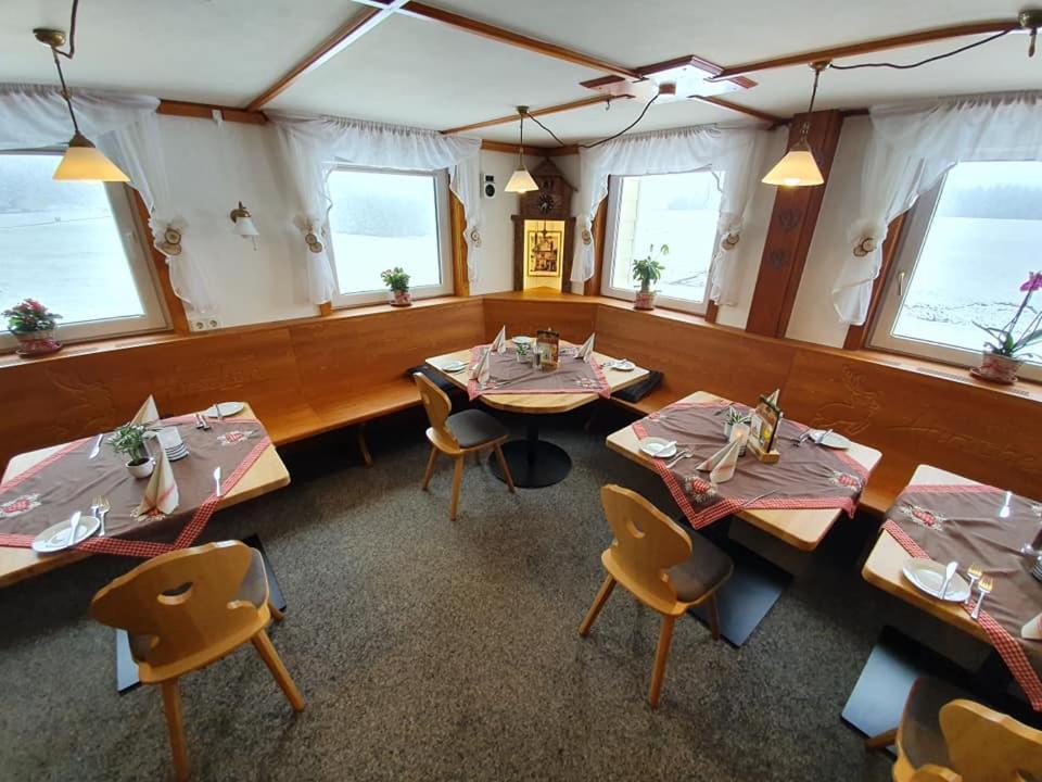 Gasthaus Zum Hirschen Фуртванген Екстериор снимка